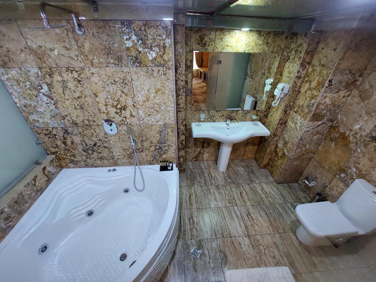 Karvansaray Sah Abbas Hotel Ганджа Екстериор снимка